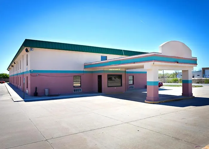 Days Inn By Wyndham Park City Kansas