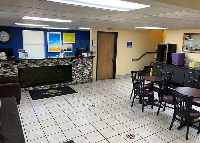 Days Inn By Wyndham Park City Kansas
