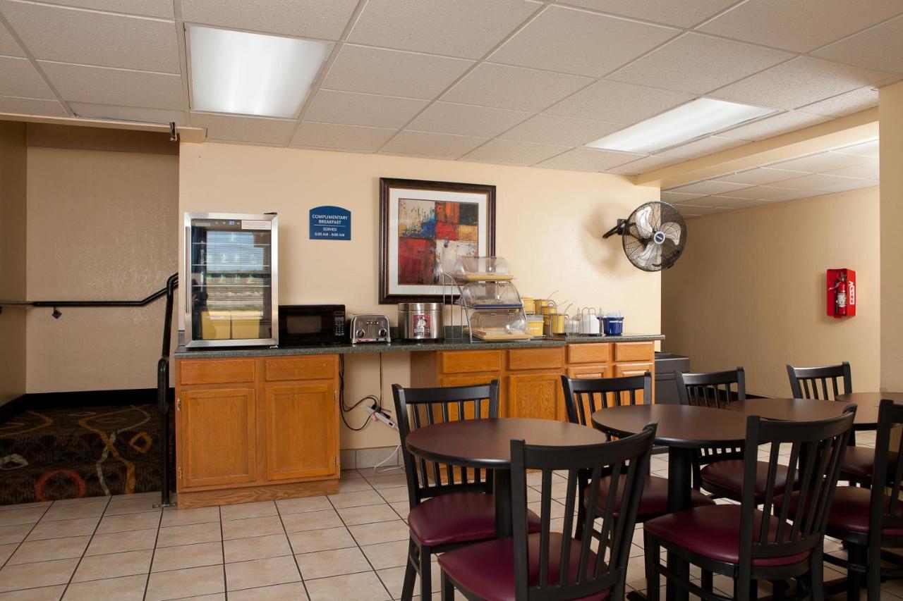 Days By Wyndham Park Kansas Hotel 2*