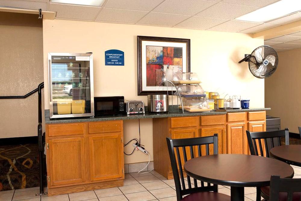 Days By Wyndham Park Kansas Hotel